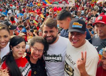 Pueblo aragüeño respalda al candidato de la Revolución en multitudinario cierre de campaña en Maracay 4 Pueblo aragüeño respalda al candidato de la Revolución en multitudinario cierre de campaña en Maracay