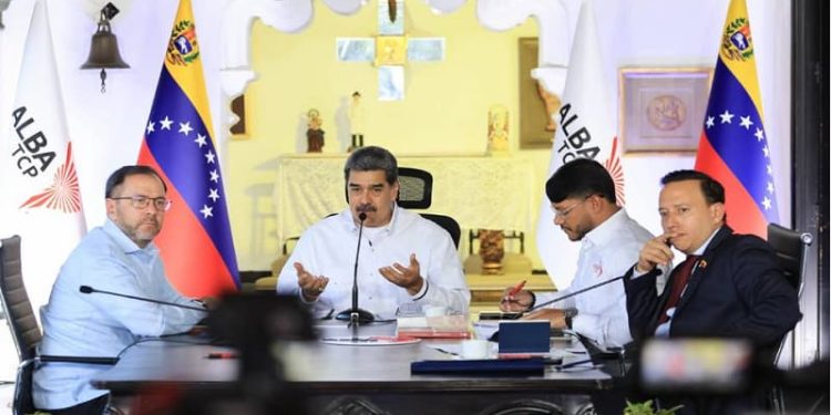 Maduro alerta sobre "frenesí enloquecido" de amenazas de EE.UU. y resalta la vigencia del ALBA-TCP 1 Maduro alerta sobre "frenesí enloquecido" de amenazas de EE.UU. y resalta la vigencia del ALBA-TCP