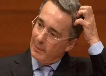 En decisión controversial Uribe sale de prisión domiciliaria tras apelación de su defensa