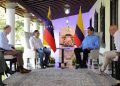Zona de desarrollo binacional colombo-venezolana 3 Se plantea un esquema económico de desarrollo en la región que permita la diversificación de los aparatos productivos; la conformación de encadenamientos productivos binacionales; la profundización del intercambio comercial