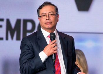 Presidente Petro califica al «Cartel de los Soles» como una «excusa ficticia» de la extrema derecha 
