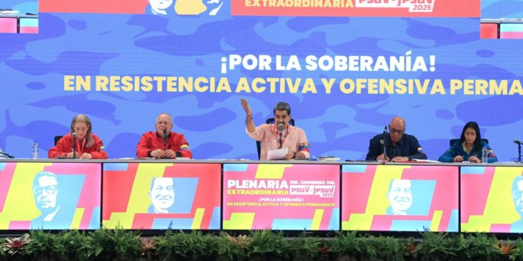 Presidente Maduro instruye al PSUV a prepararse para una "lucha armada" ante posible agresión de EE.UU. 1 Presidente Maduro instruye al PSUV a prepararse para una «lucha armada» ante posible agresión de EE.UU.