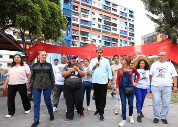 Maduro en la calle: El Poder Comunal es la "democracia verdadera" 10 IMG 20251127 185907 868