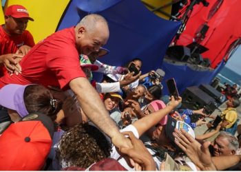 Diosdado Cabello encabezó masiva movilización en La Guaira para juramentación de Comités Bolivarianos de Base Integral 2 Screenshot 2025 11 15 13 04 34 803 com.instagram.android edit 1
