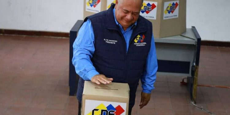 Elvis Amoroso destaca la participación masiva en la Consulta Popular Nacional 1 elvis amoroso presidente del cne 188093