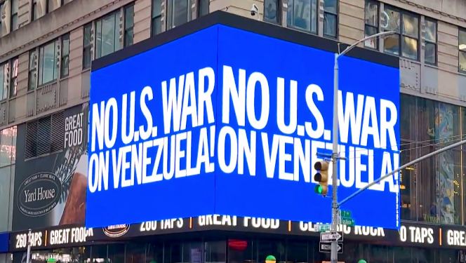 ¡Times Square exige paz! "No a la guerra en Venezuela" resuena en el corazón de Manhattan 1 DCXZCBBAFVDNHFCZ52ZCXA2U2E