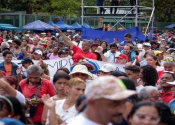 Venezolanos marchan para juramentar a los Comandos de Comunidades Bolivarianos Integrales (CCBI) 3 Venezolanos marchan para juramentar a los Comandos de Comunidades Bolivarianos Integrales (CCBI)