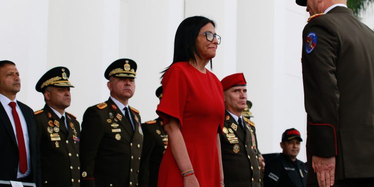 Presidenta (E) Delcy Rodríguez rinde tributo a los mártires del 3 de enero y exalta la gallardía de la FANB 1 04 WOL4629 P