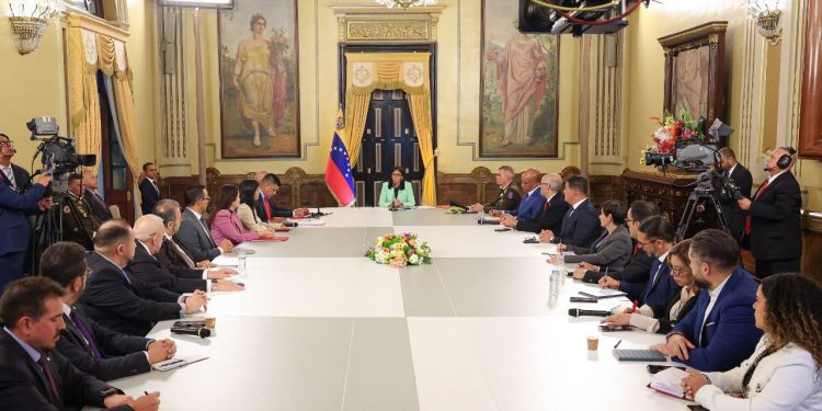 Presidenta encargada Delcy Rodríguez reafirma defensa inquebrantable de la soberanía y anuncia trabajo conjunto en leyes para el desarrollo económico 1 IMG 20260107 204022 928