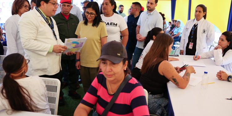 Presidenta (E) Delcy Rodríguez encabezó jornada de atención integral desde Fuerte Tiuna 1 Presidenta (E) Delcy Rodríguez encabezó jornada de atención integral desde Fuerte Tiuna