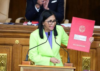 La presidenta (E) Delcy Rodríguez supervisa seguimiento a debate parlamentario sobre Reforma de la Ley de Hidrocarburos