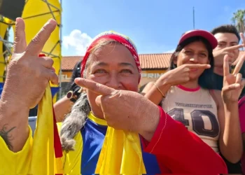 El pueblo venezolano se moviliza para exigir la libertad del presidente Nicolás Maduro y la primera dama Cilia Flores
