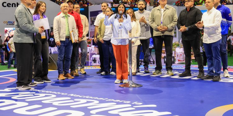 Presidenta encargada Delcy Rodríguez lidera Encuentro Nacional de Economía Comunal en el Poliedro de Caracas 1 Presidenta encargada Delcy Rodríguez lidera Encuentro Nacional de Economía Comunal en el Poliedro de Caracas