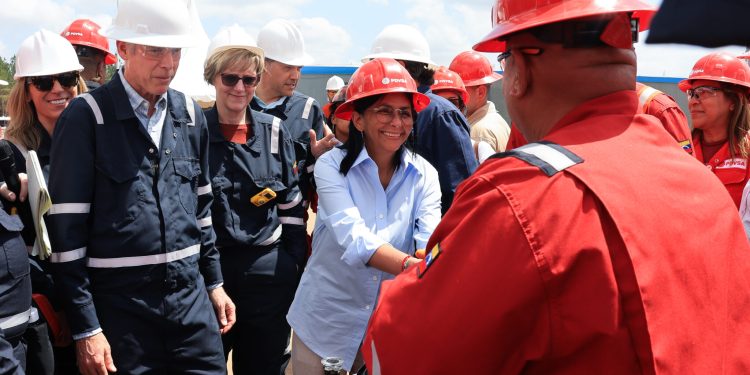 Presidenta (E) Delcy Rodríguez inspecciona unidad de producción Petroindependencia junto al secretario de Energía de EE.UU. Christopher Wright 1 Presidenta (E) Delcy Rodríguez inspecciona unidad de producción Petroindependencia junto al secretario de Energía de EE.UU. Christopher Wright