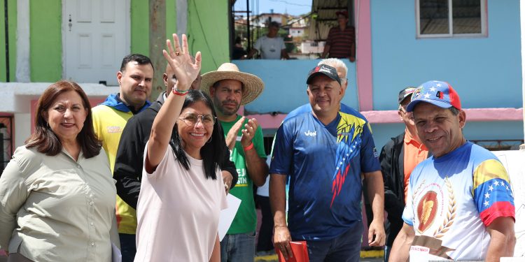 Presidenta (E) Delcy Rodríguez inspecciona Comuna “Guaicamacuto Bicentenario” para impulsar las 7T y el Poder Popular 1 Presidenta (E) Delcy Rodríguez inspecciona Comuna “Guaicamacuto Bicentenario” para impulsar las 7T y el Poder Popular