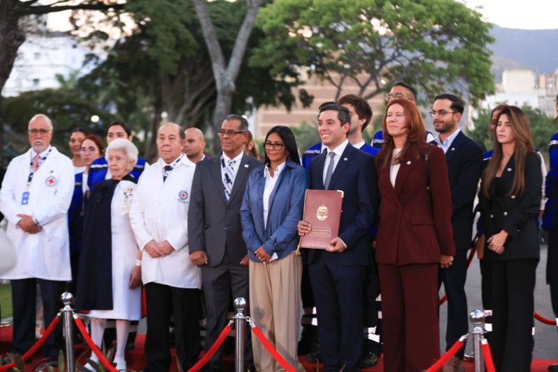 Presidenta (E) promulga Ley de la Cruz Roja Venezolana y gradúa a más de 1.600 médicos en su día 2 02 ZC 9697 P 2048x1366 1