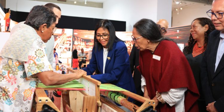 Delcy Rodríguez lideró entrega de máximos galardones a la cultura nacional 1 Delcy Rodríguez lideró entrega de máximos galardones a la cultura nacional