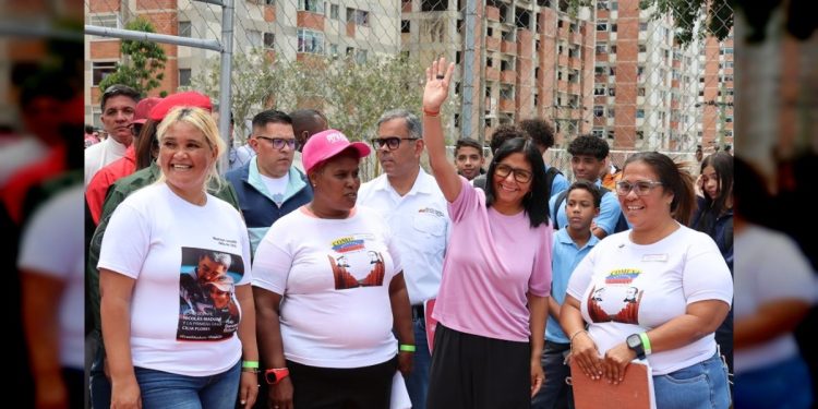 Presidenta (E) ratifica vocación de paz de Venezuela durante encuentro con circuitos comunales en Caracas 1 Presidenta (E) ratifica vocación de paz de Venezuela durante encuentro con circuitos comunales en Caracas