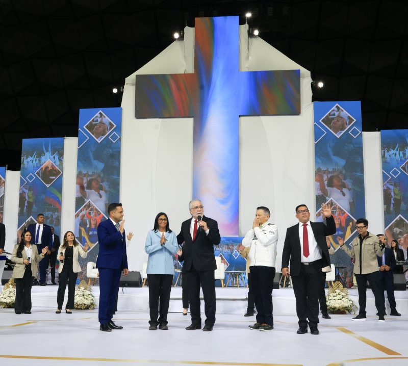 (+Fotos) Presidenta (E) Delcy Rodríguez pide por Venezuela junto al pueblo evangélico 6 IMG 20260327 181220 060