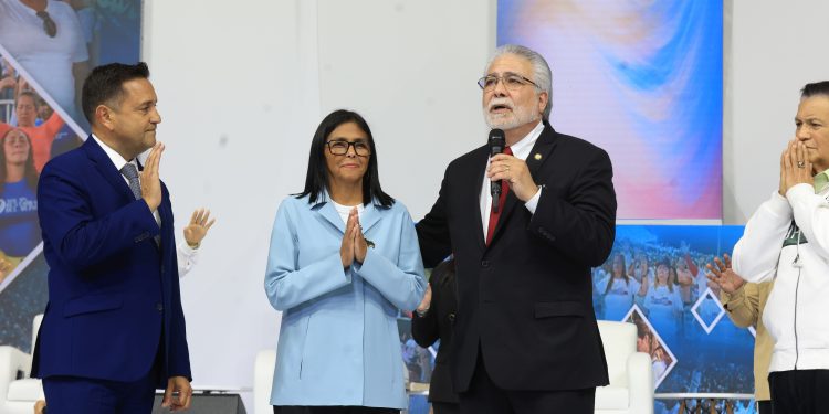 (+Fotos) Presidenta (E) Delcy Rodríguez pide por Venezuela junto al pueblo evangélico 1 (+Fotos) Presidenta (E) Delcy Rodríguez pide por Venezuela junto al pueblo evangélico
