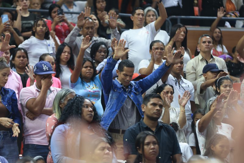 (+Fotos) Presidenta (E) Delcy Rodríguez pide por Venezuela junto al pueblo evangélico 2 IMG 20260327 190654 224