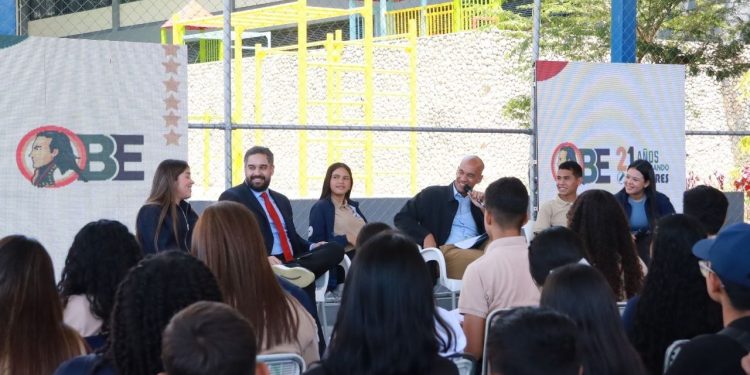 OBE celebra 21 años como espacio para "dibujar el futuro del país" junto a Héctor Rodríguez 1 OBE celebra 21 años como espacio para «dibujar el futuro del país» junto a Héctor Rodríguez