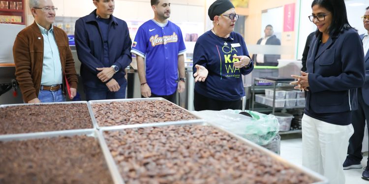 Presidenta (E) impulsa el motor agroindustrial con visita a la chocolatería artesanal «Cakawa» 1 Presidenta (E) impulsa el motor agroindustrial con visita a la chocolatería artesanal «Cakawa»