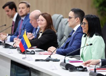Presidenta (E) Delcy Rodríguez encabeza firma de acuerdos con la petrolera internacional Shell