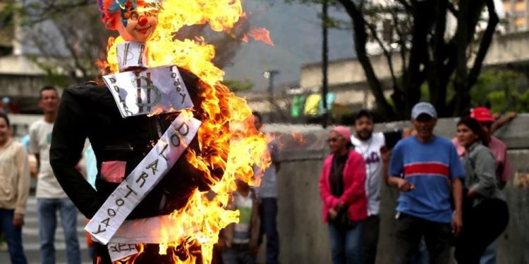 La quema de Judas fe y crítica social