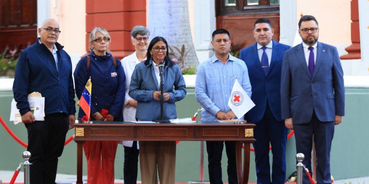Presidenta (E) promulga Ley de la Cruz Roja Venezolana y gradúa a más de 1.600 médicos en su día 1 Presidenta (E) promulga Ley de la Cruz Roja Venezolana y gradúa a más de 1.600 médicos en su día