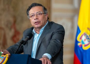 Petro denuncia presuntos bombardeos desde territorio ecuatoriano y apela a la mediación internacional