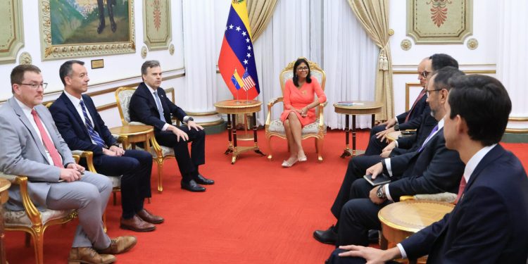 Presidenta encargada Delcy Rodríguez recibe a nuevo encargado de negocios de EE. UU. para impulsar diálogo basado en la Diplomacia Bolivariana de Paz 1 06 ZC 3730 P 1536x1024 1