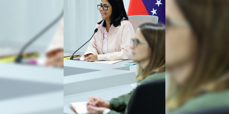 Presidenta encargada resalta que Ley de Minas fue construida con aportes de trabajadores, inversionistas y sector privado 1 SquarePic 20260417 11442987