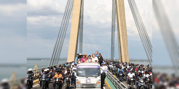 Presidenta (E) encabeza inicio de la "Gran Peregrinación Nacional" desde el Puente sobre el Lago de Maracaibo 1 SquarePic 20260419 16352554