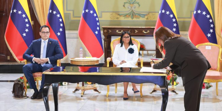 Delcy Rodríguez a Chevron y gobierno de EE.UU.: “Debemos avanzar hacia una Venezuela sin sanciones” 1 Delcy Rodríguez a Chevron y gobierno de EE.UU.: “Debemos avanzar hacia una Venezuela sin sanciones”