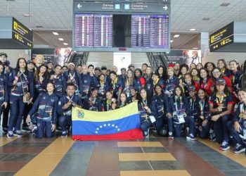 Segunda avanzada de atletas criollos llega a Panamá para el cierre de los Suramericanos de la Juventud