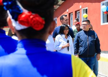Presidenta (E) Delcy Rodríguez instruye plan de recuperación de fachadas, ascensores e impermeabilización en edificios de Caracas