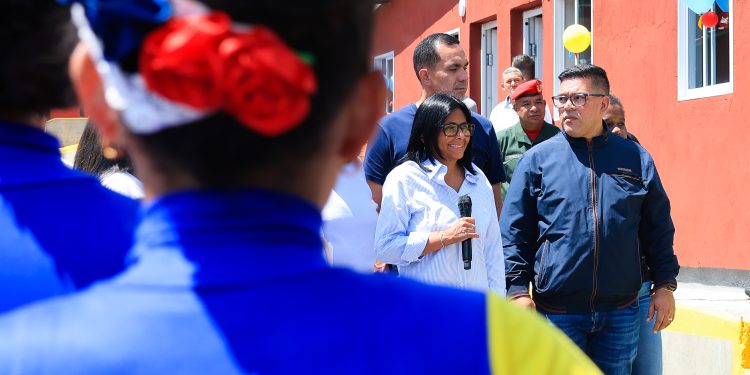 Presidenta (E) Delcy Rodríguez instruye plan de recuperación de fachadas, ascensores e impermeabilización en edificios de Caracas 1 Presidenta (E) Delcy Rodríguez instruye plan de recuperación de fachadas, ascensores e impermeabilización en edificios de Caracas