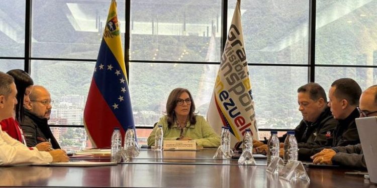 Transporte y PDVSA se unen para optimizar suministro de combustible 1 Transporte y PDVSA se unen para optimizar suministro de combustible