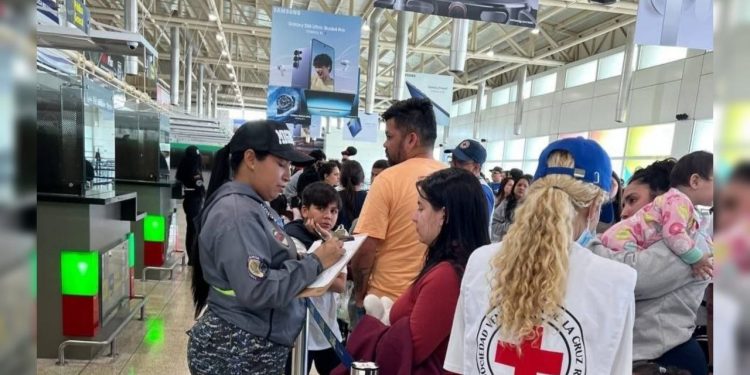 Puente aéreo Miami-Caracas: 157 venezolanos se reincorporan al país tras nuevo vuelo de repatriación 1 Puente aéreo Miami-Caracas: 157 venezolanos se reincorporan al país tras nuevo vuelo de repatriación