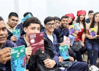 Jóvenes de Antímano disfrutan jornada literaria con postales lectoras y libros latinoamericanos