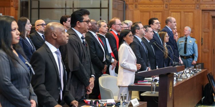 Cuatro Temas | Claves de la controversia con Guyana 1 Cuatro Temas Claves de la controversia con Guyana