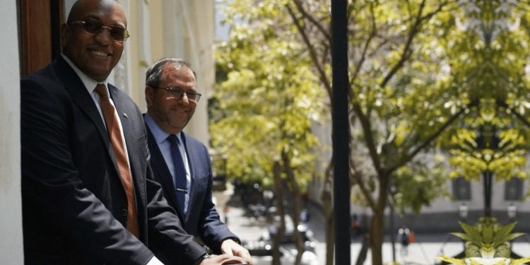 Canciller Yván Gil: "Se abre un ciclo de beneficios mutuos entre Venezuela y Surinam" 1 Canciller Yván Gil: «Se abre un ciclo de beneficios mutuos entre Venezuela y Surinam»