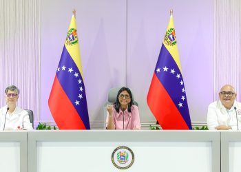 Presidenta (E) Delcy Rodríguez entrega insumos médicos y espacios rehabilitados en centros de salud del país