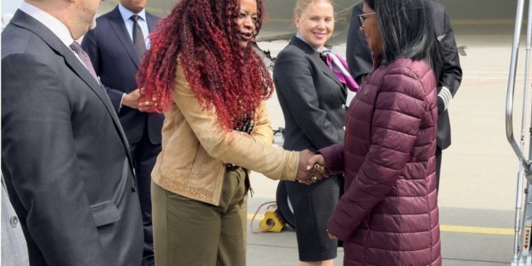 Presidenta Encargada Delcy Rodríguez arriba a Países Bajos para defender la soberanía venezolana sobre la Guayana Esequiba 1 Presidenta Encargada Delcy Rodríguez arriba a Países Bajos para defender la soberanía venezolana sobre la Guayana Esequiba
