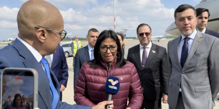 Presidenta (E) Delcy Rodríguez tras aterrizar en Países Bajos: “Venezuela es la única titular de la Guayana Esequiba” 1 Presidenta (E) Delcy Rodríguez tras aterrizar en Países Bajos: “Venezuela es la única titular de la Guayana Esequiba”