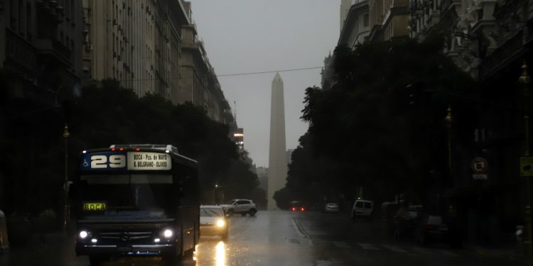 Caos vehicular y apagón en Argentina por incendio de subestación eléctrica 1 Caos vehicular y apagón en Argentina por incendio de subestación eléctrica