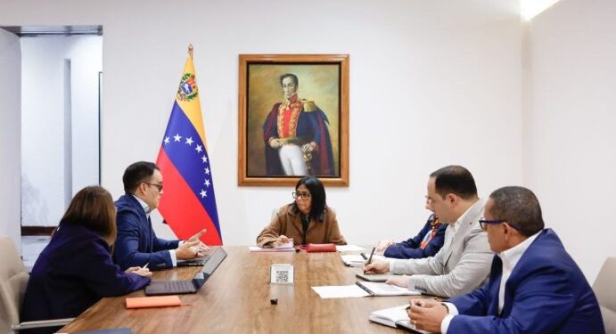 Presidenta (E) Delcy Rodríguez encabeza reunión de alto nivel con equipo económico y motor Hidrocarburos para impulsar producción petrolera 1 Presidenta (E) Delcy Rodríguez encabeza reunión de alto nivel con equipo económico y motor Hidrocarburos para impulsar producción petrolera