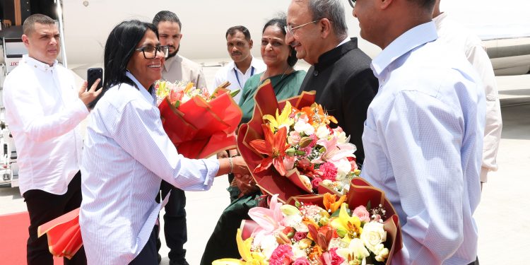 Presidenta Encargada de Venezuela arriba a Jamnagar recibida por autoridades locales 1 Presidenta Encargada de Venezuela arriba a Jamnagar recibida por autoridades locales