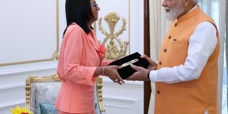 Presidenta (E) sostiene encuentro de alto nivel con el primer ministro Narendra Modi en Hyderabad House